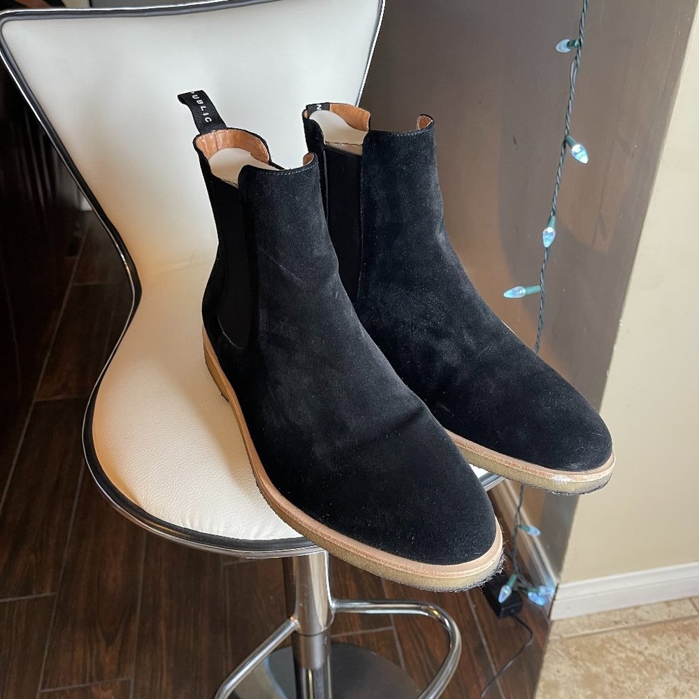 SUEDE CHELSEA BOOT - Black Suede